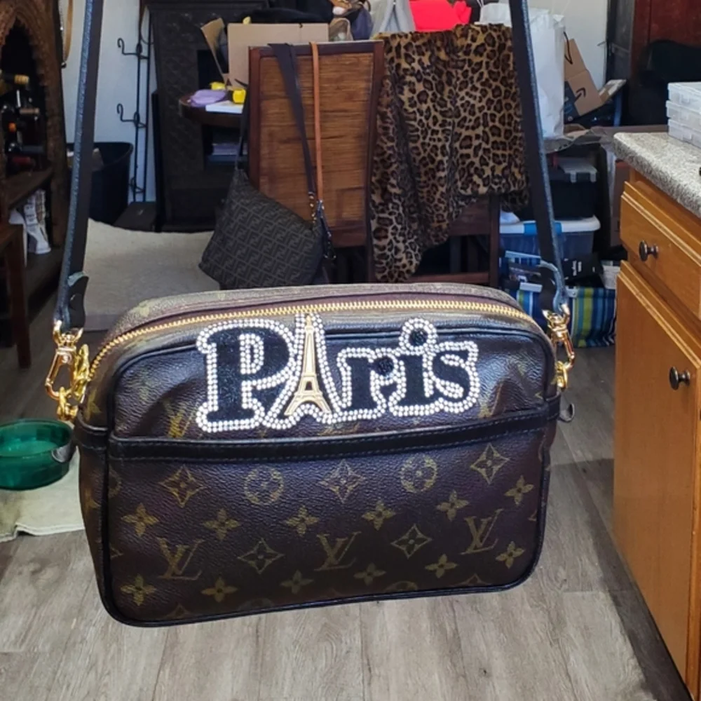 Louis Vuitton Brown Monogram Crossbody with Black and Gold Accents - Picture 2 of 9